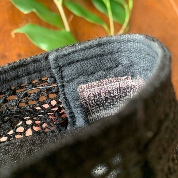 Black Crochet-style Bobs - Picture 5 of 6